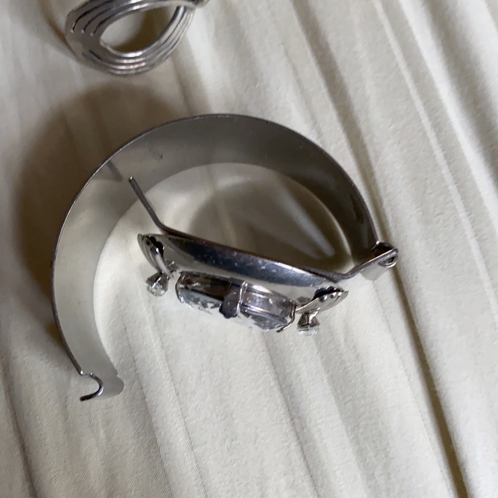 Unusual Retro, Art Deco design bracelet or wide multi-stranded silver-tone cuff. - Picture 13 of 16